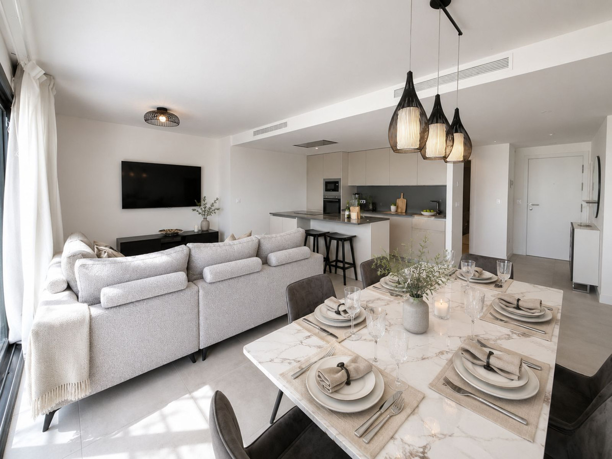 3 Bedroom Apartment in Estepona - Photo 4