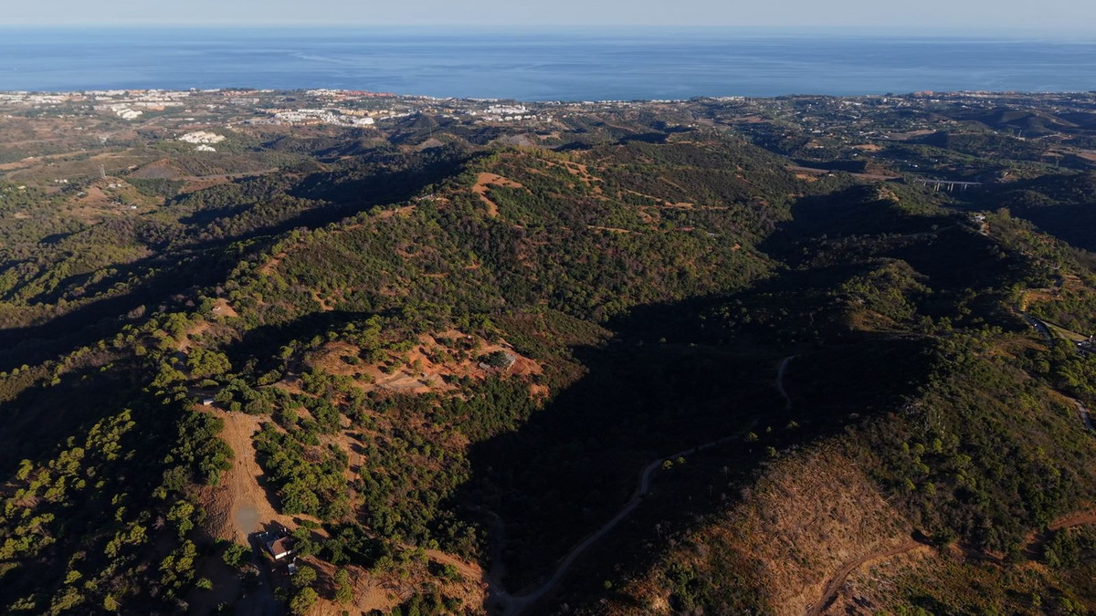 615,000 m² Plot in Estepona - Photo 3
