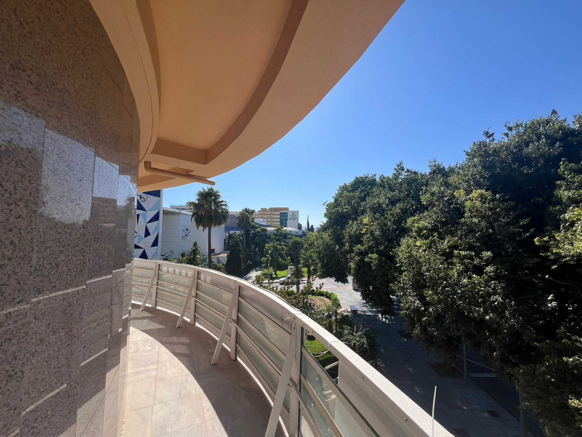 2 Bedroom Apartment in Marbella - Photo 23