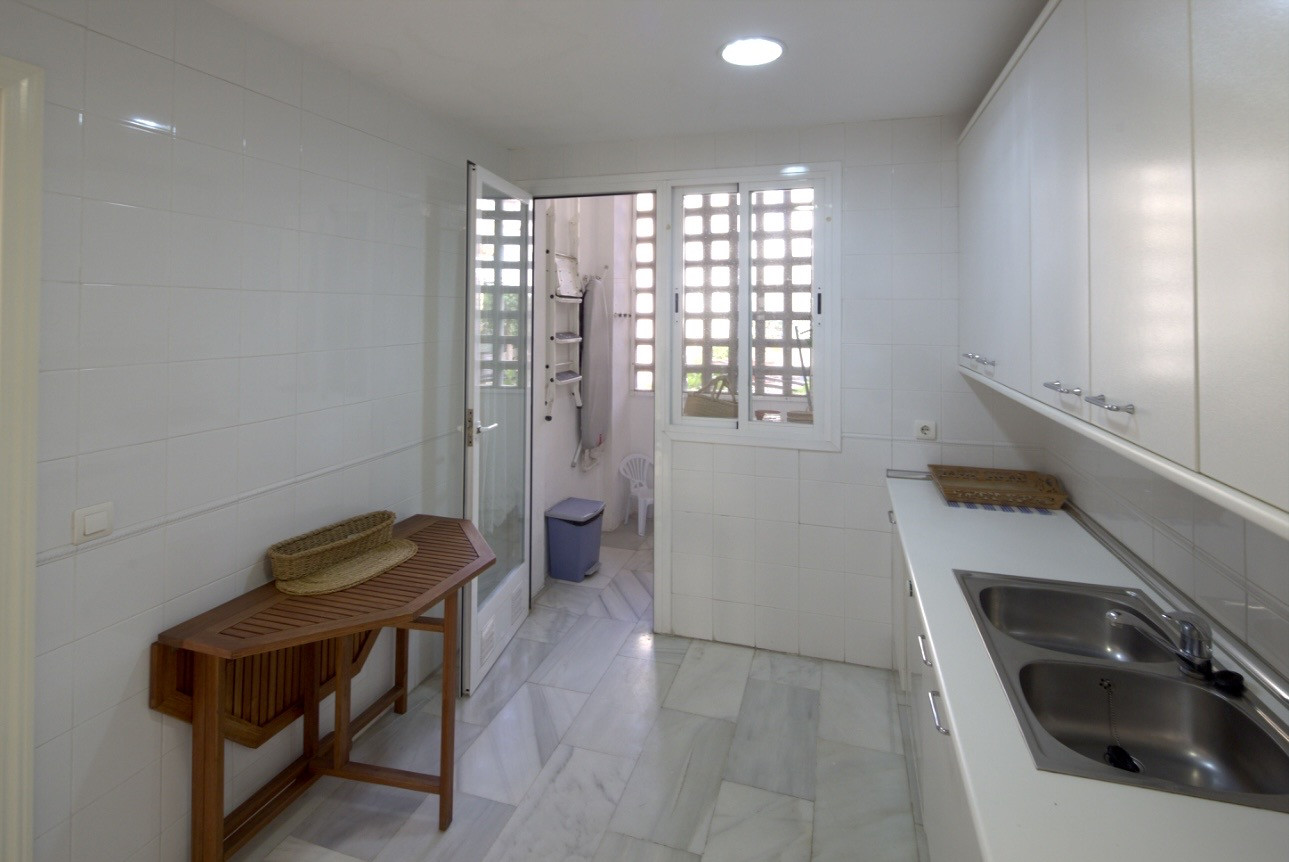 3 Bedroom Villa in Marbella - Photo 11