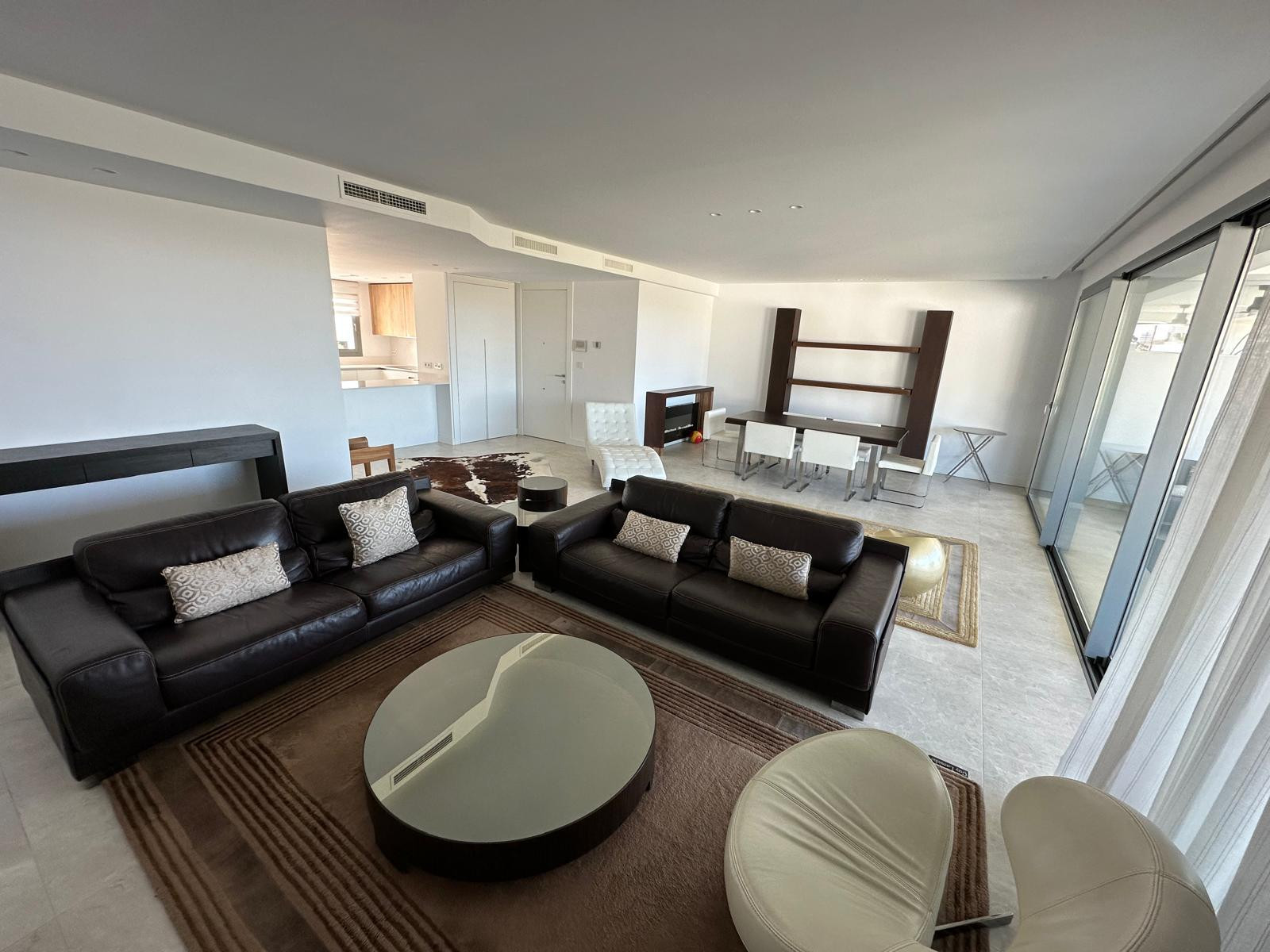 4 Bedroom Apartment in Marbella - Photo 4