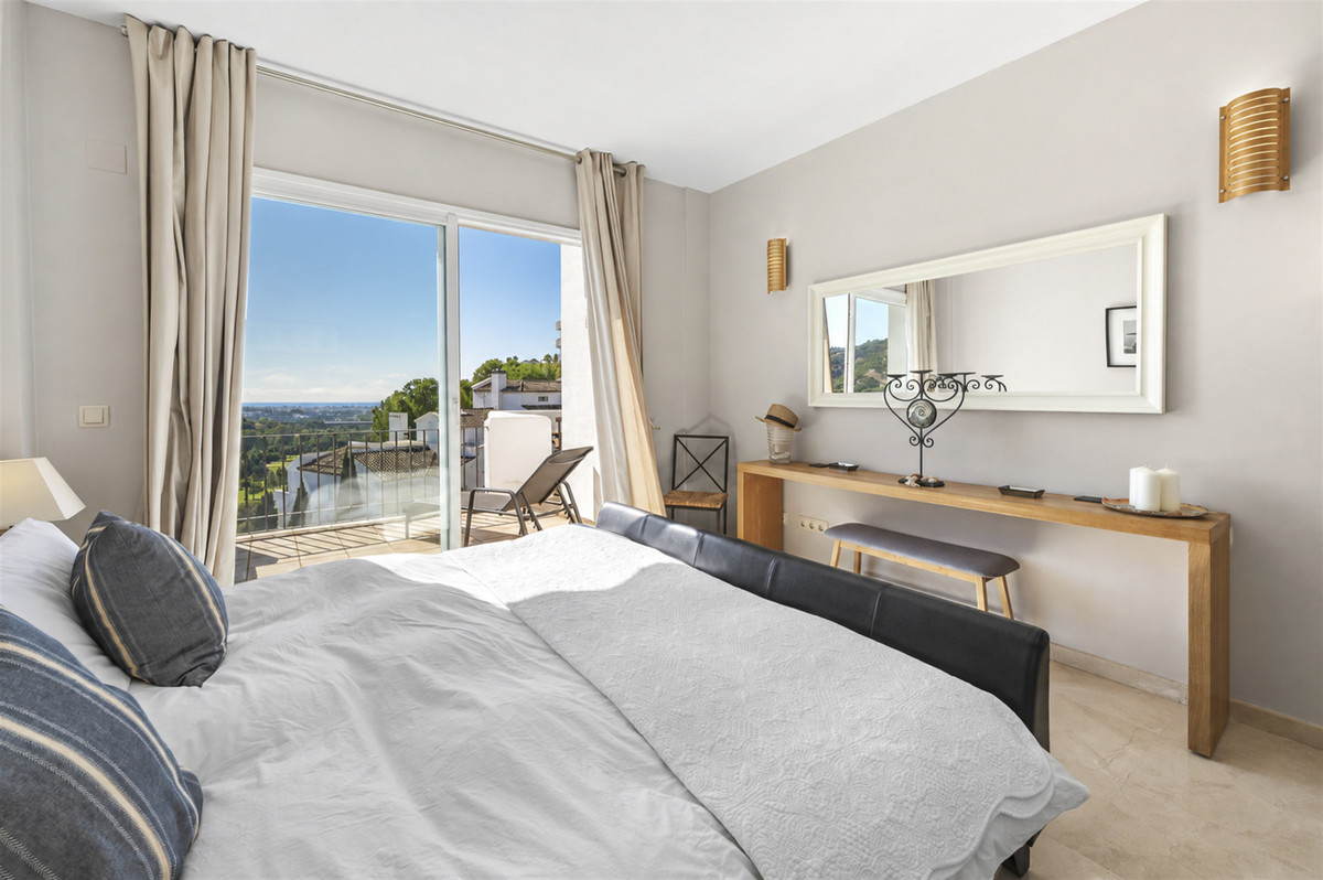 3 Bedroom Penthouse in Benahavís - Photo 11