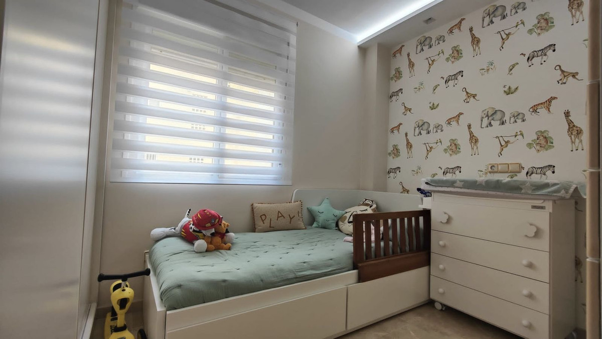 2 Bedroom Apartment in Estepona - Photo 3