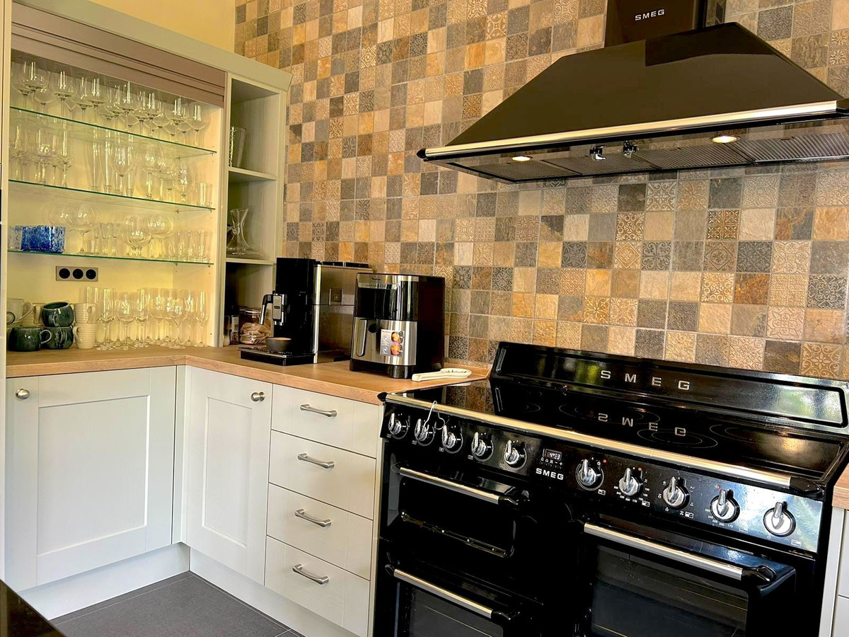 4 Bedroom Villa in Estepona - Photo 28