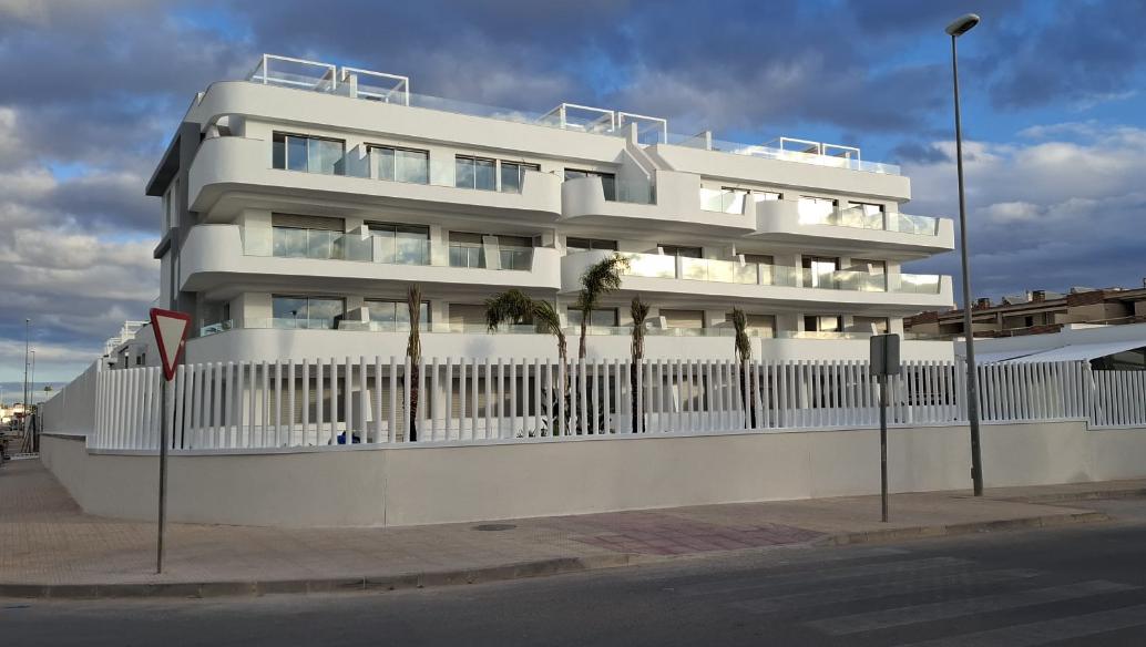 Piso de 2 dormitorios con piscina en Alicante – Foto 11