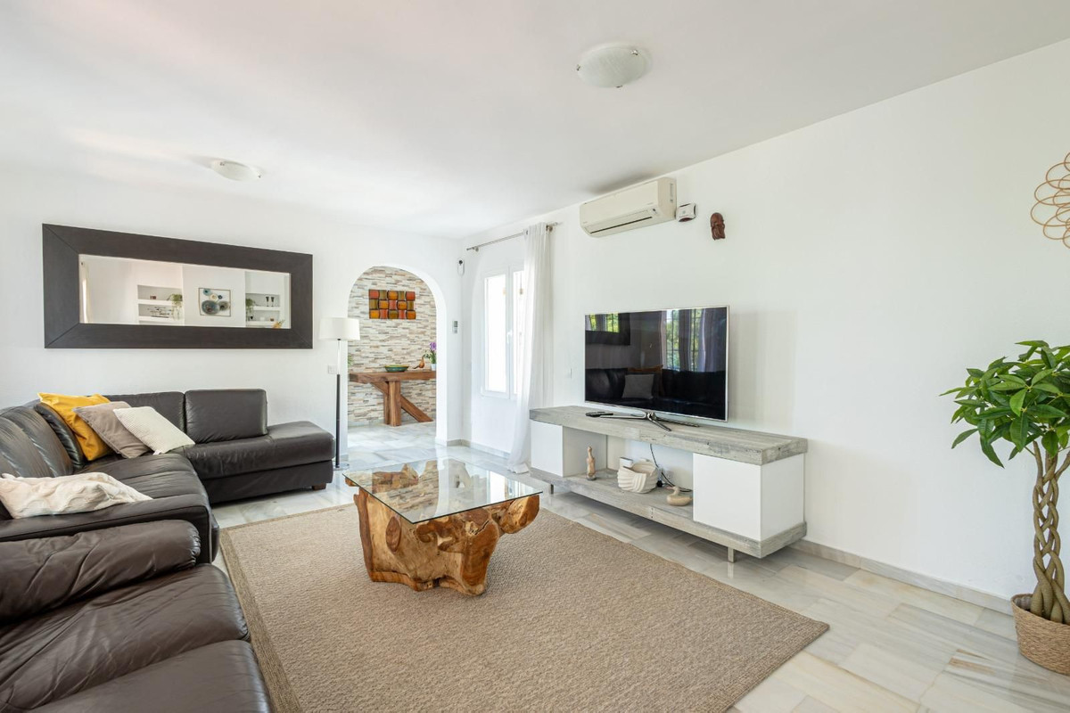 3 Bedroom Villa in Estepona - Photo 5