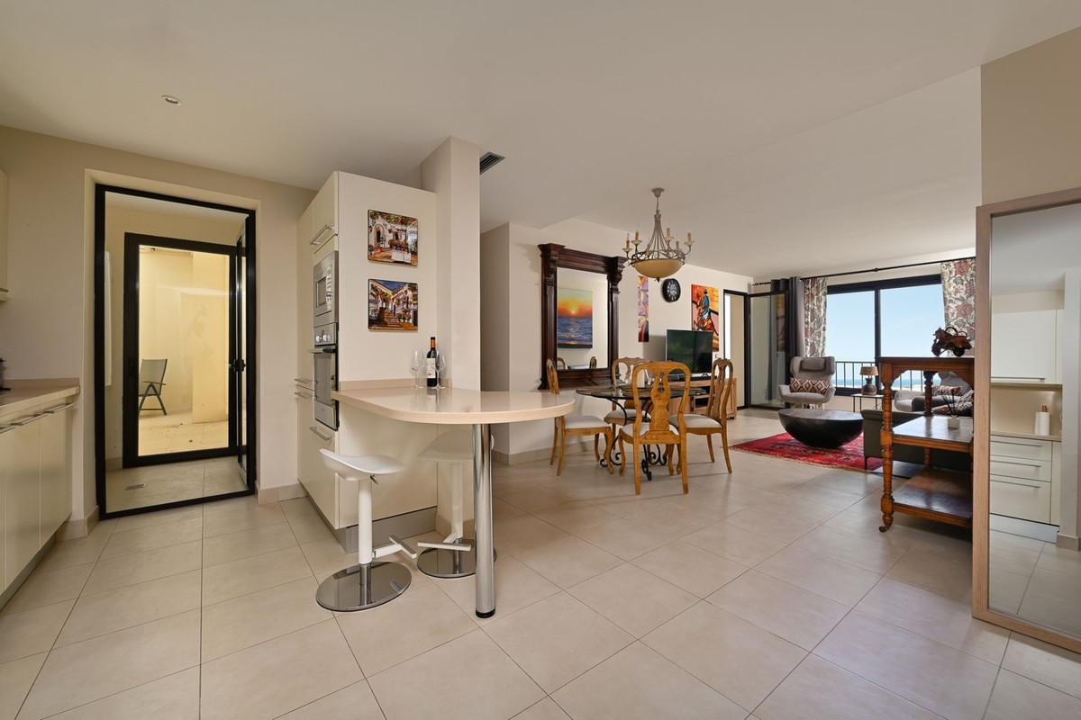 3 Bedroom Apartment in Marbella - Photo 4