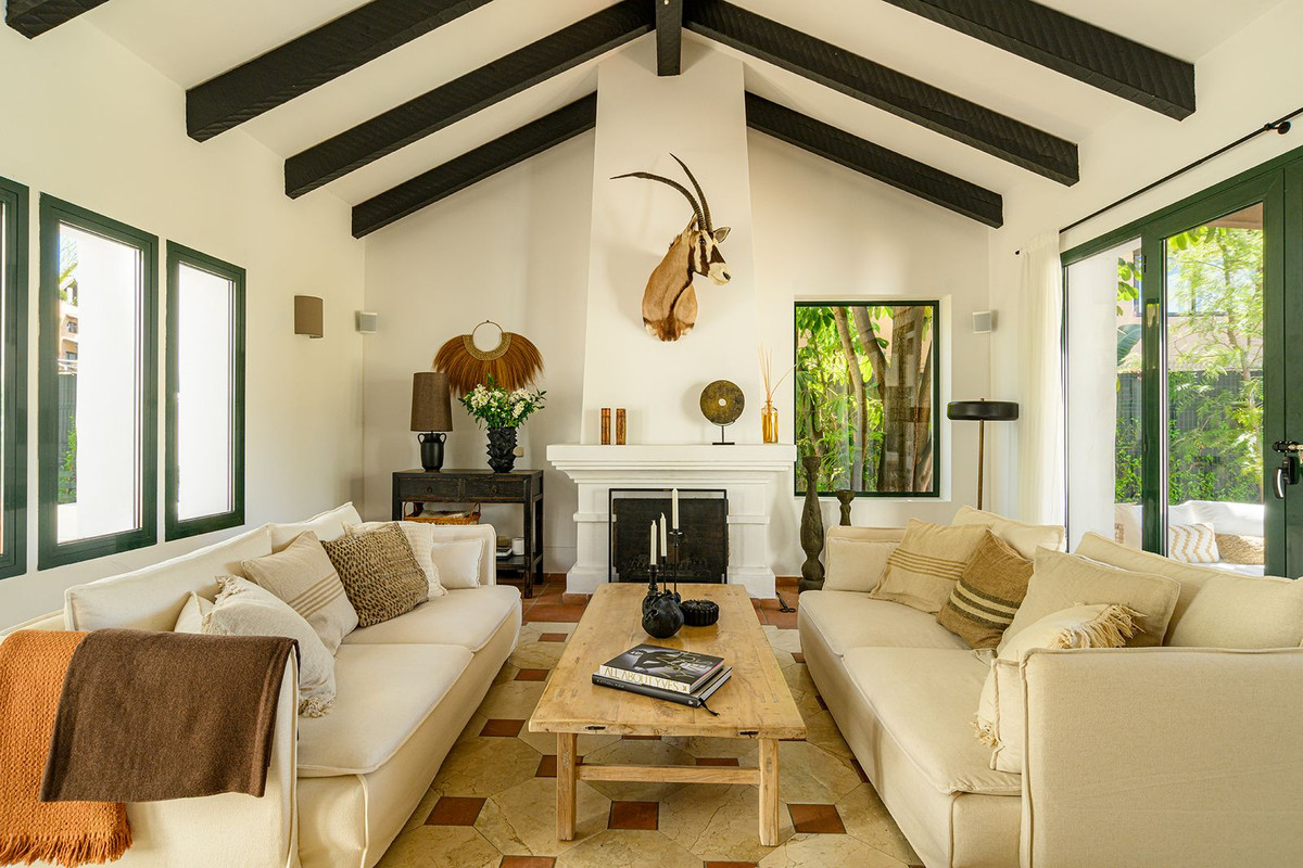 4 Bedroom Villa in Estepona - Photo 5