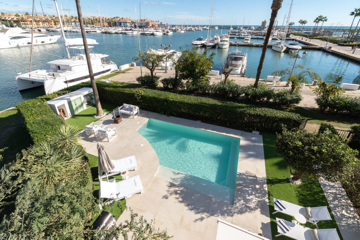 4 Bedroom Villa in Sotogrande - Photo 8