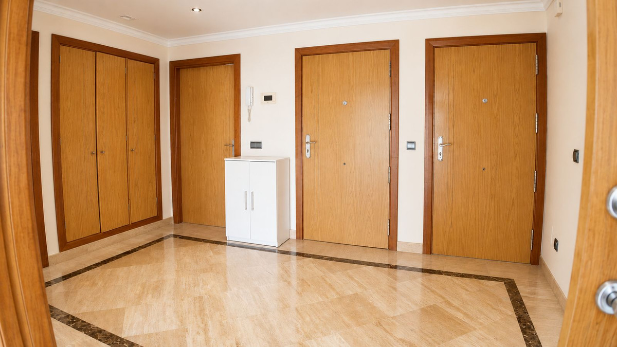 Piso de 4 dormitorios con piscina en Málaga – Foto 17