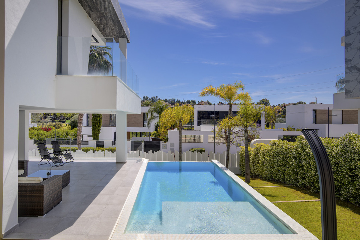 4 Bedroom Villa in Estepona - Photo 26
