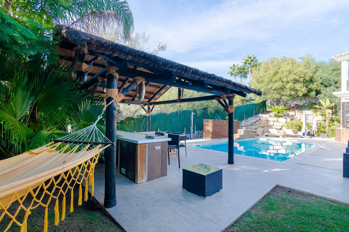6 Bedroom Villa in Marbella - Photo 8
