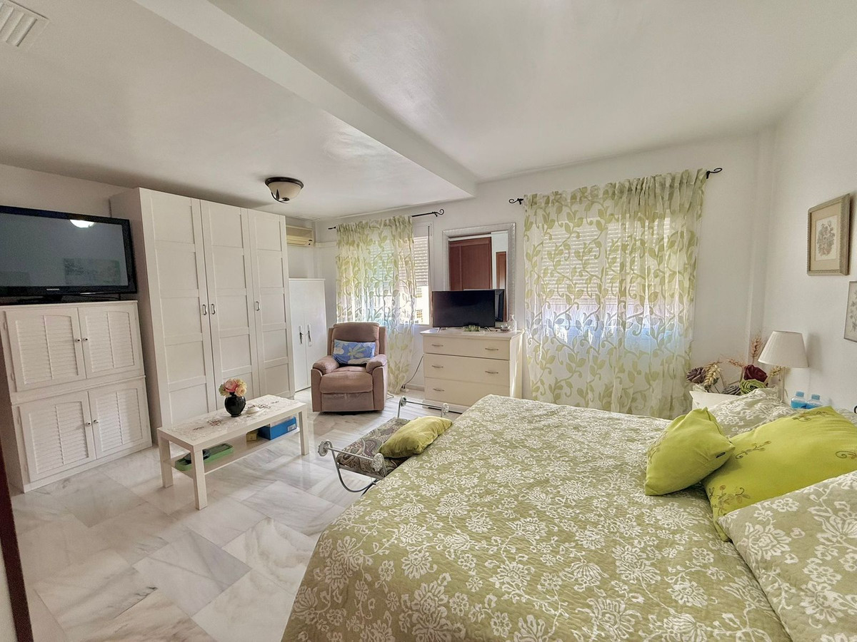 3 Bedroom Villa in Fuengirola - Photo 11