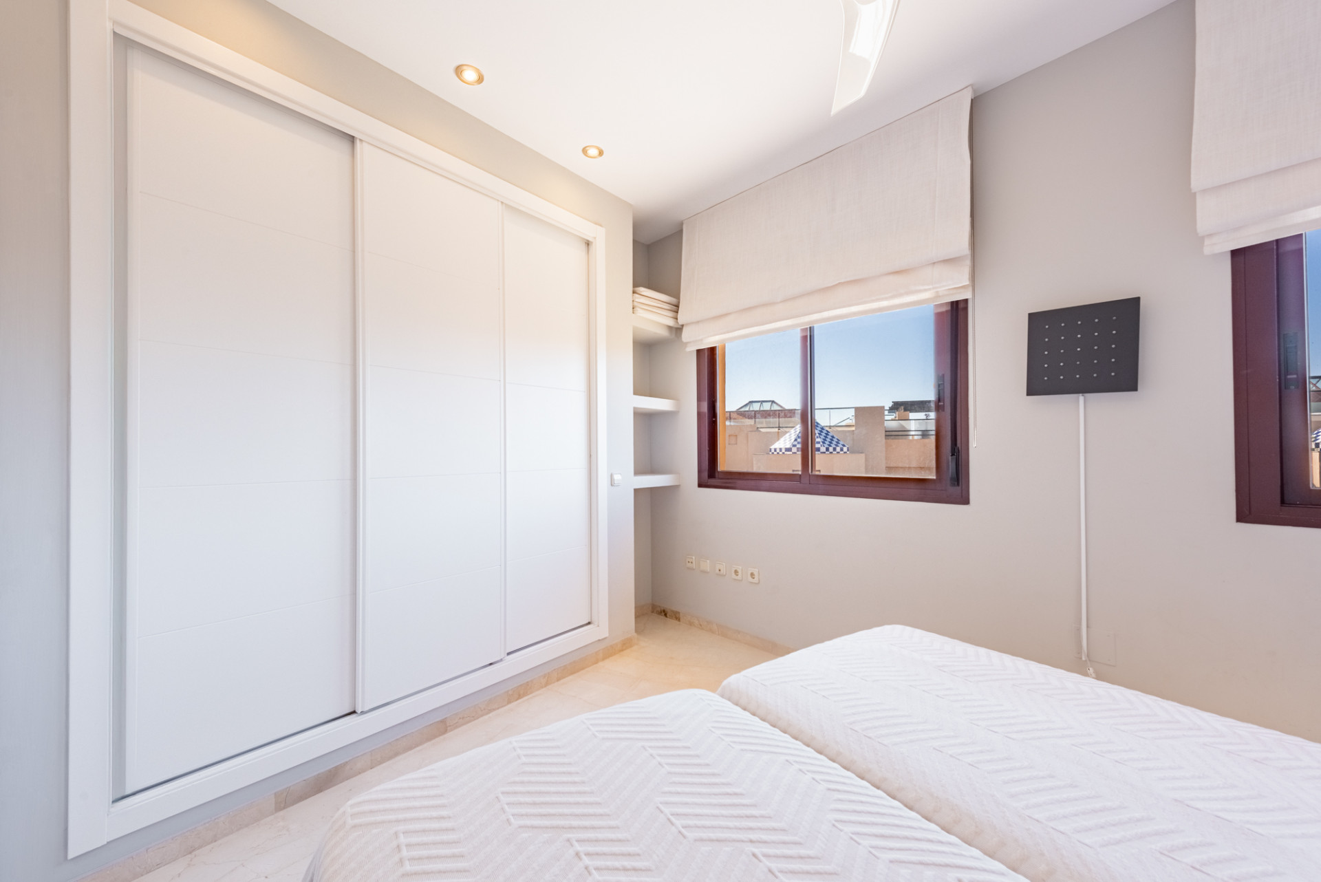 3 Bedroom Penthouse in Estepona - Photo 17