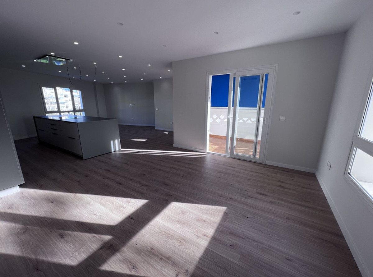 4 Bedroom Penthouse in San Pedro de Alcántara - Photo 5