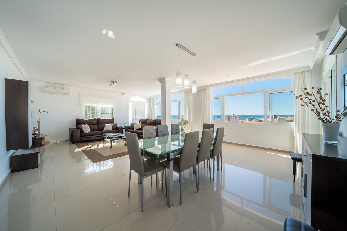 4 Bedroom Villa in Fuengirola - Photo 3