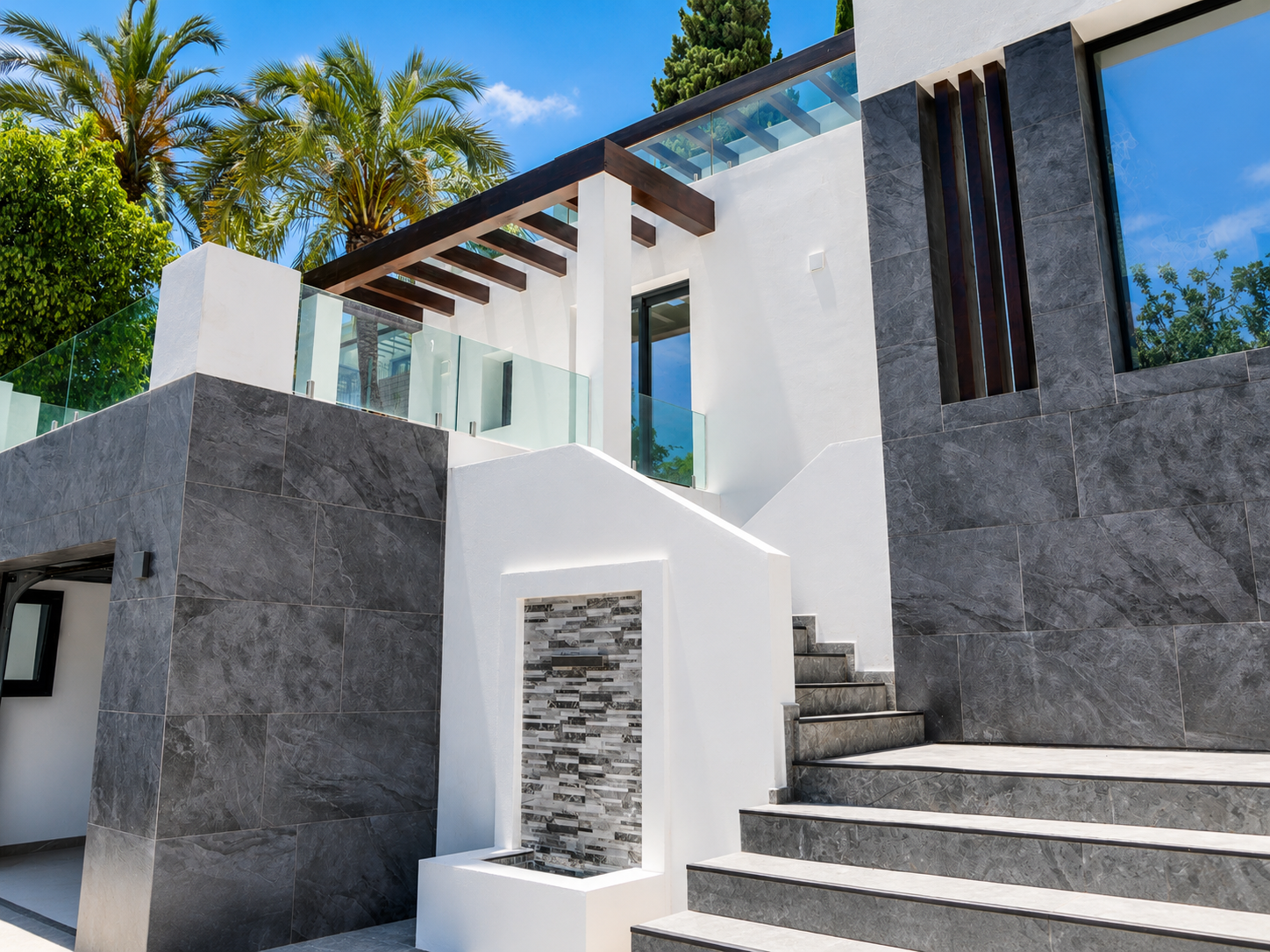 5 Bedroom Villa in Marbella - Photo 8