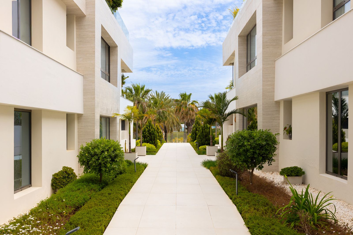 4 Bedroom Apartment in Marbella - Photo 5