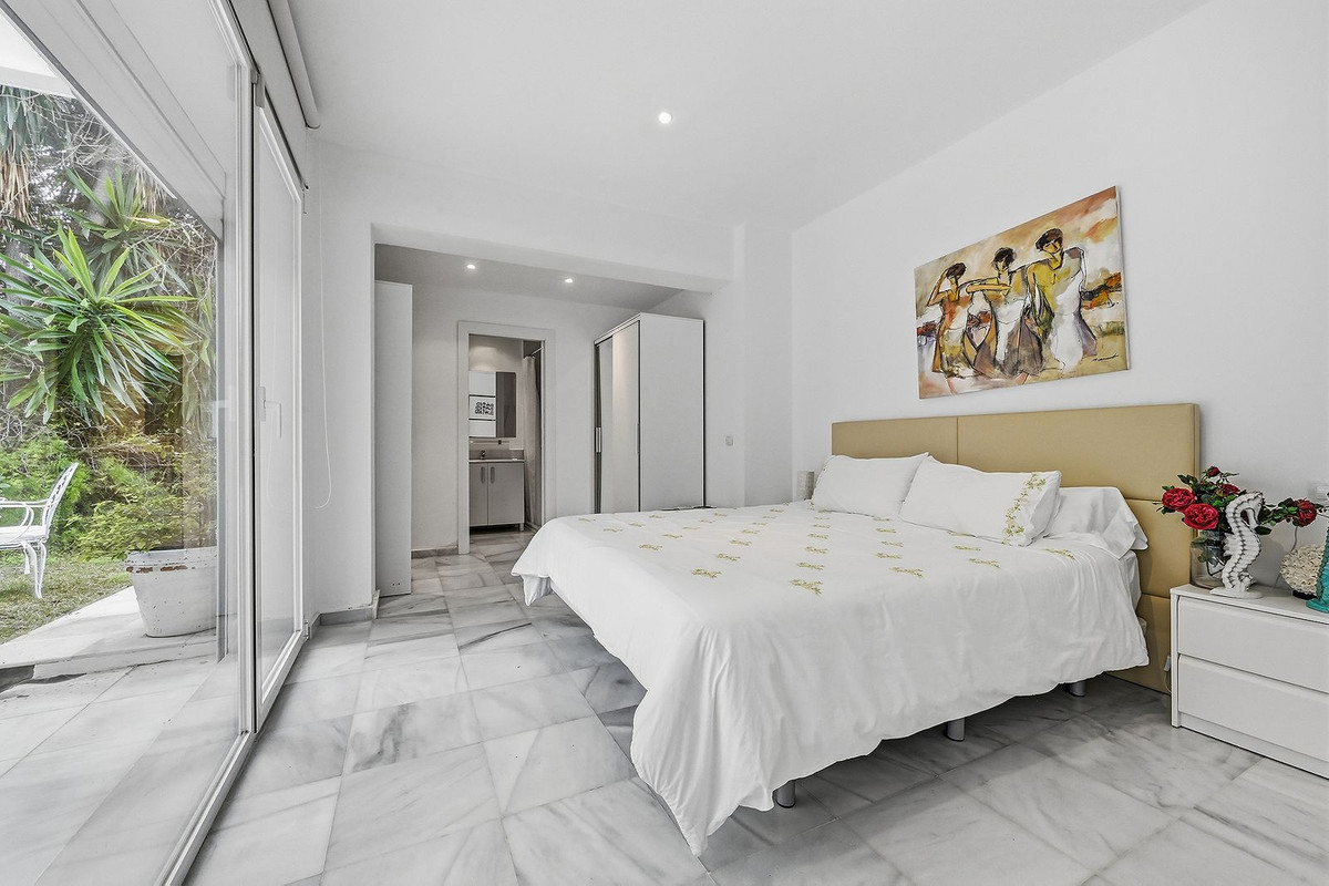 7 Bedroom Villa in Marbella - Photo 18