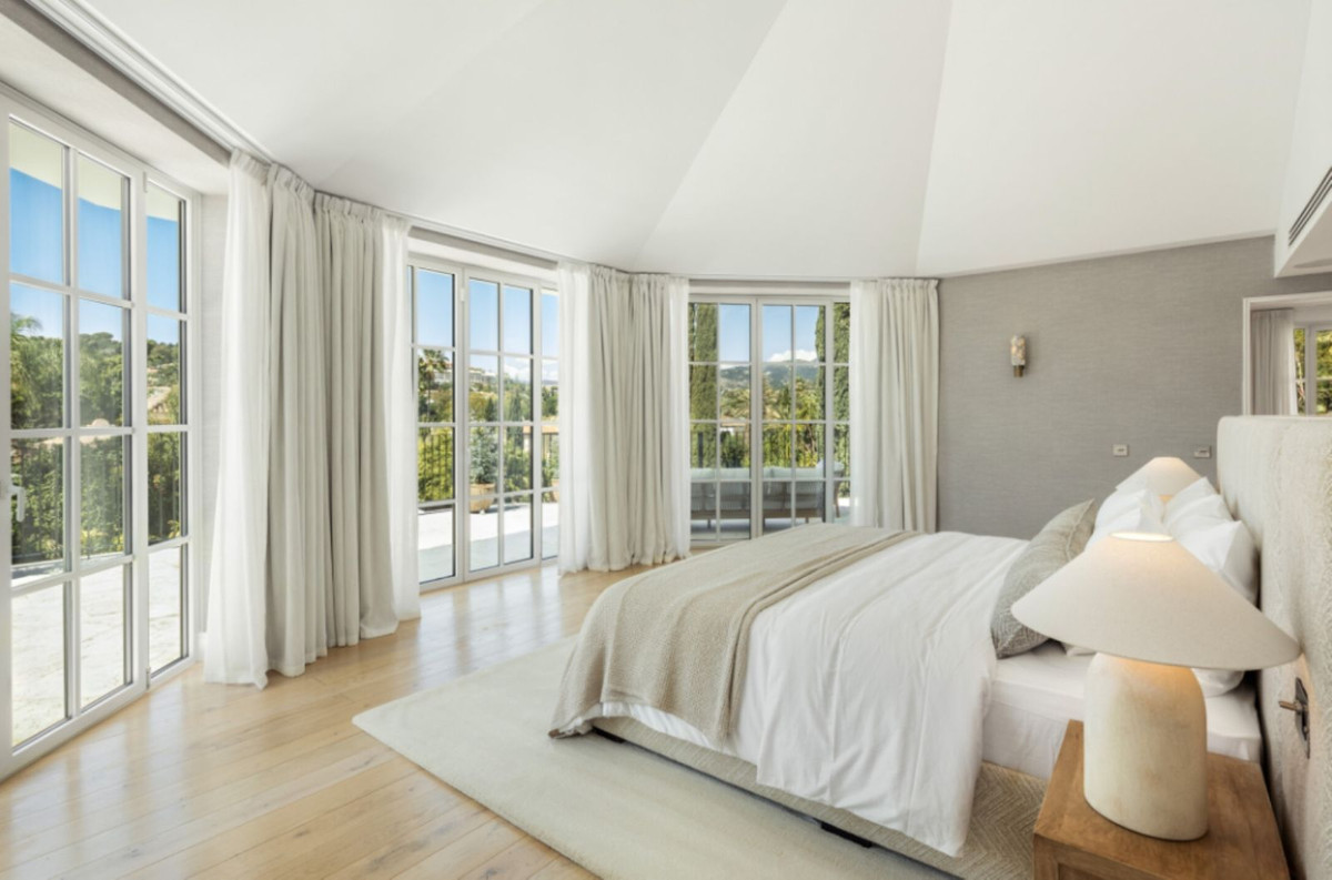 5 Bedroom Villa in Marbella - Photo 13
