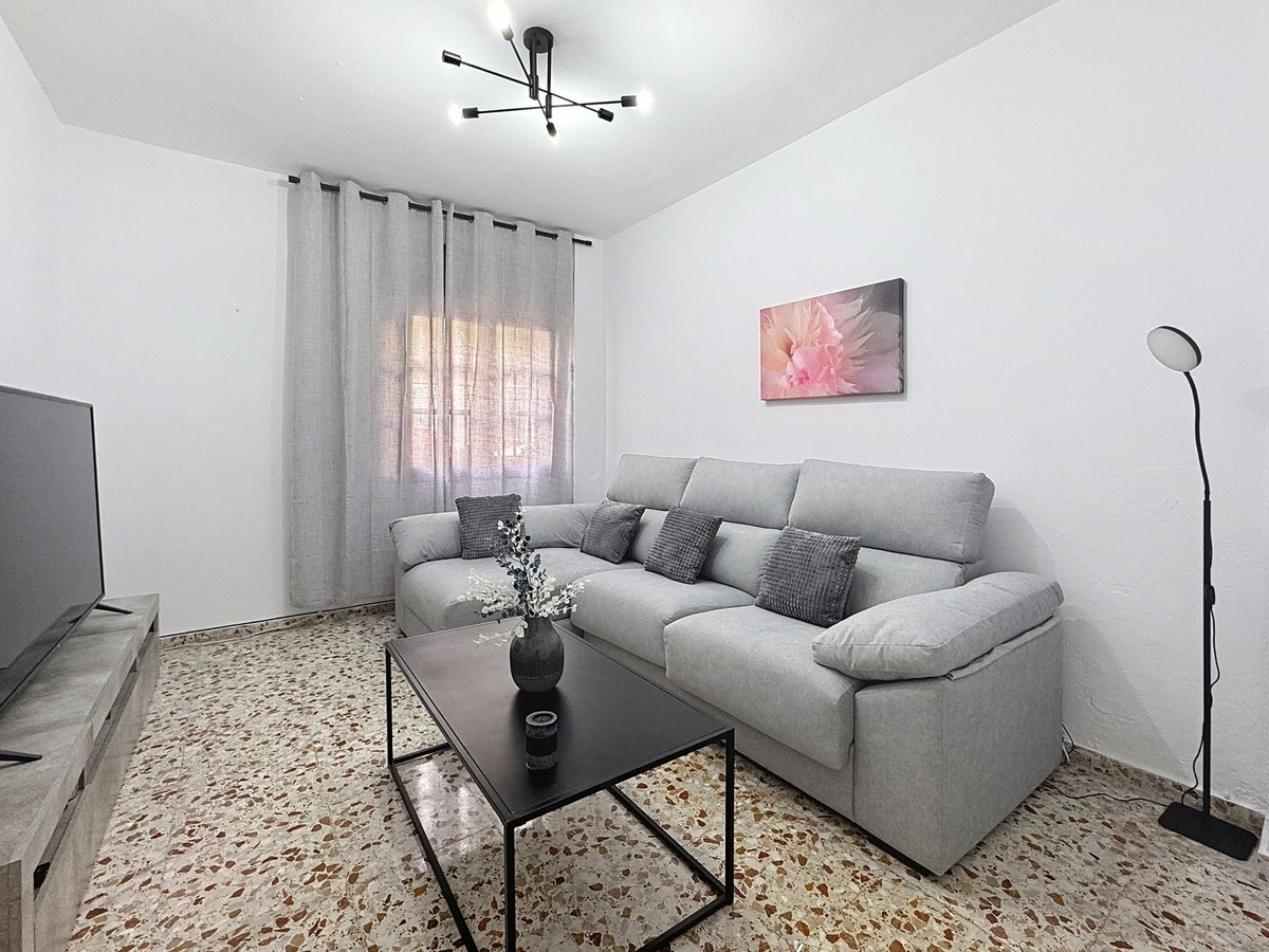 5 Bedroom Villa in Estepona - Photo 6