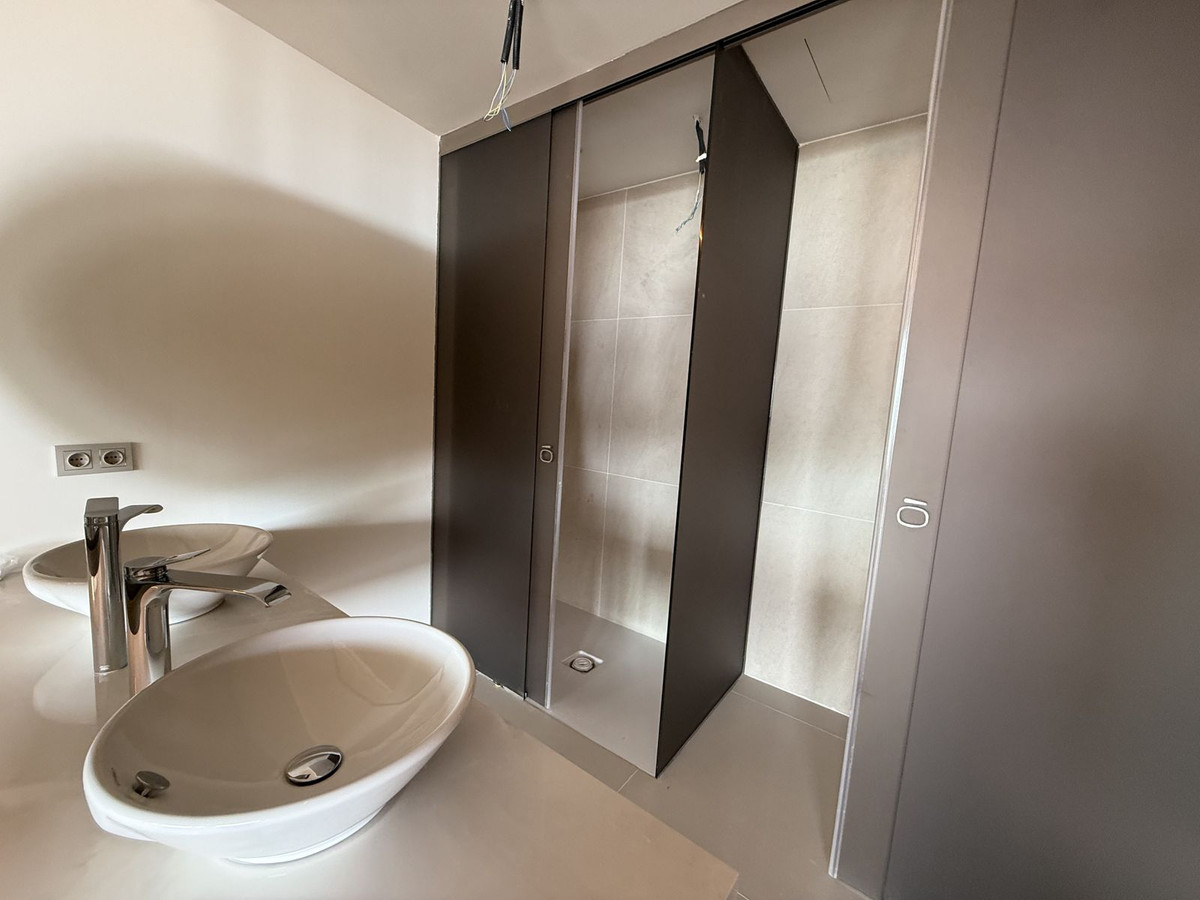3 Bedroom Apartment in Benalmádena - Photo 14