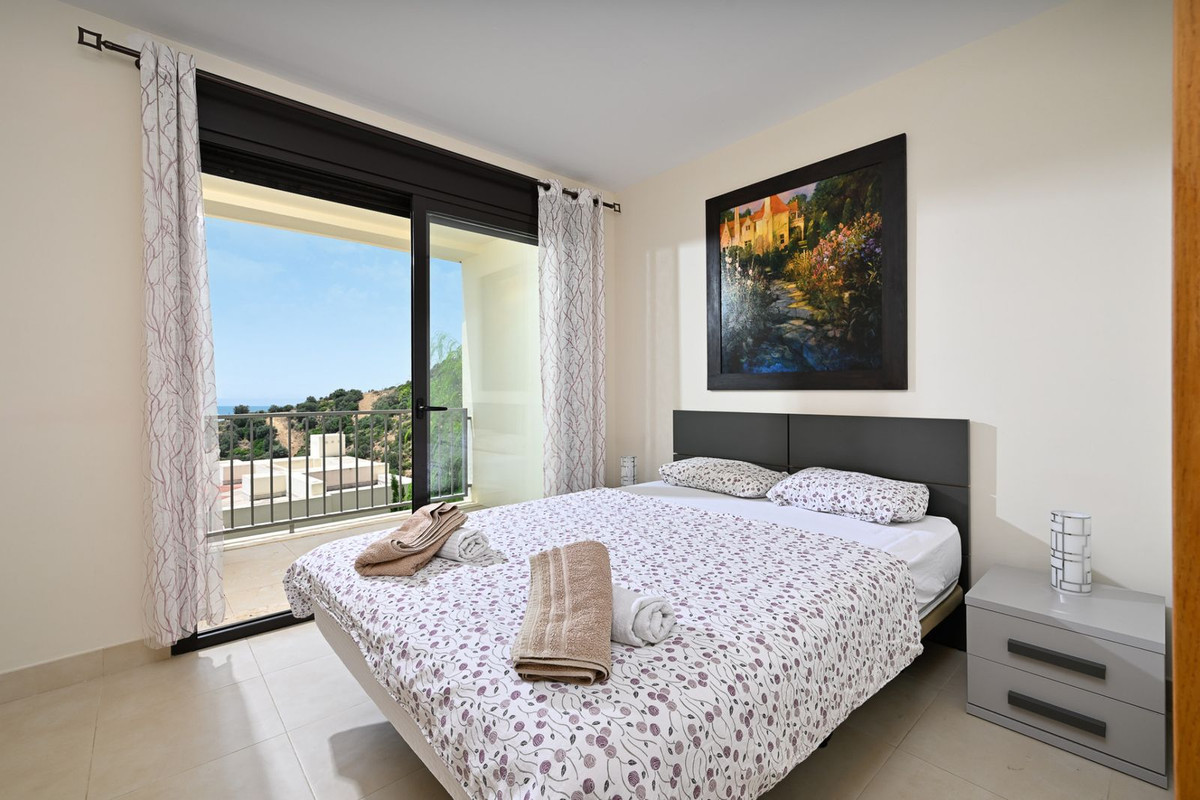 3 Bedroom Apartment in Marbella - Photo 11