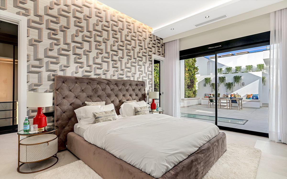 5 Bedroom Villa in Marbella - Photo 8