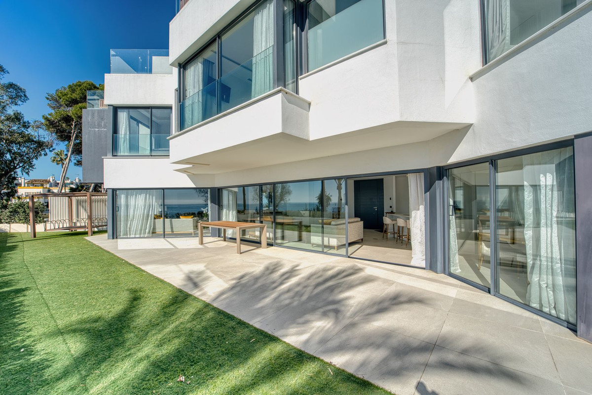 3 Bedroom Townhouse in Estepona - Photo 6