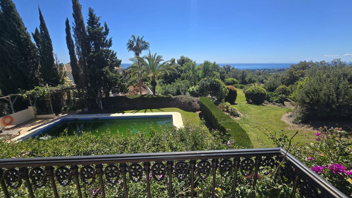 7 Bedroom Villa in Marbella - Photo 2