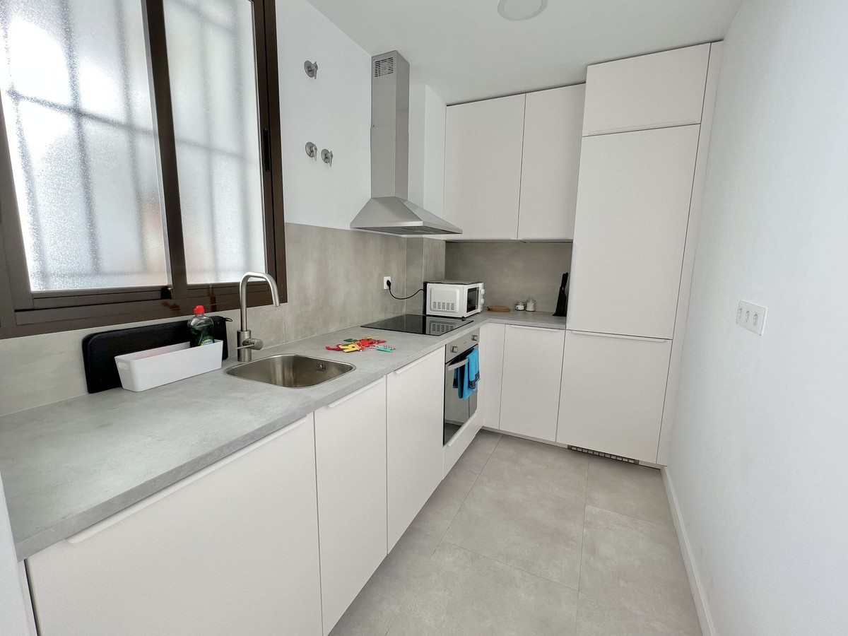 15 Bedroom Apartment in Málaga - Photo 12