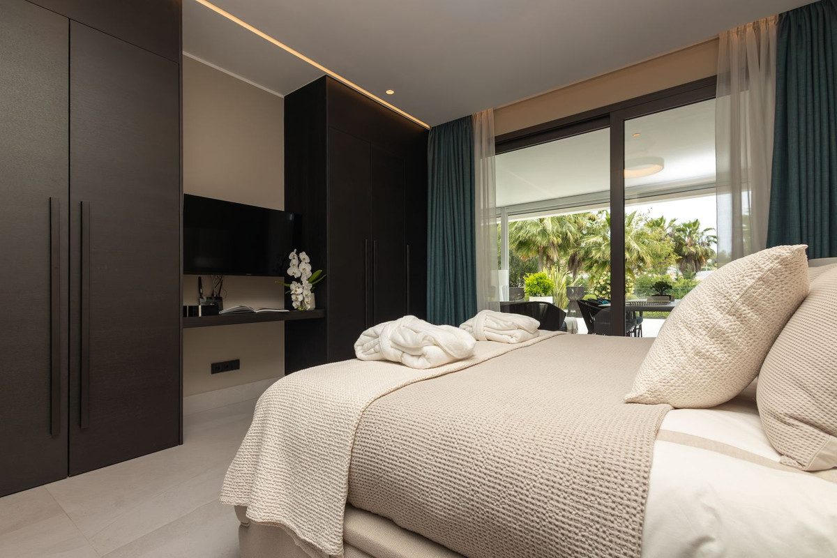 4 Bedroom Apartment in Marbella - Photo 21