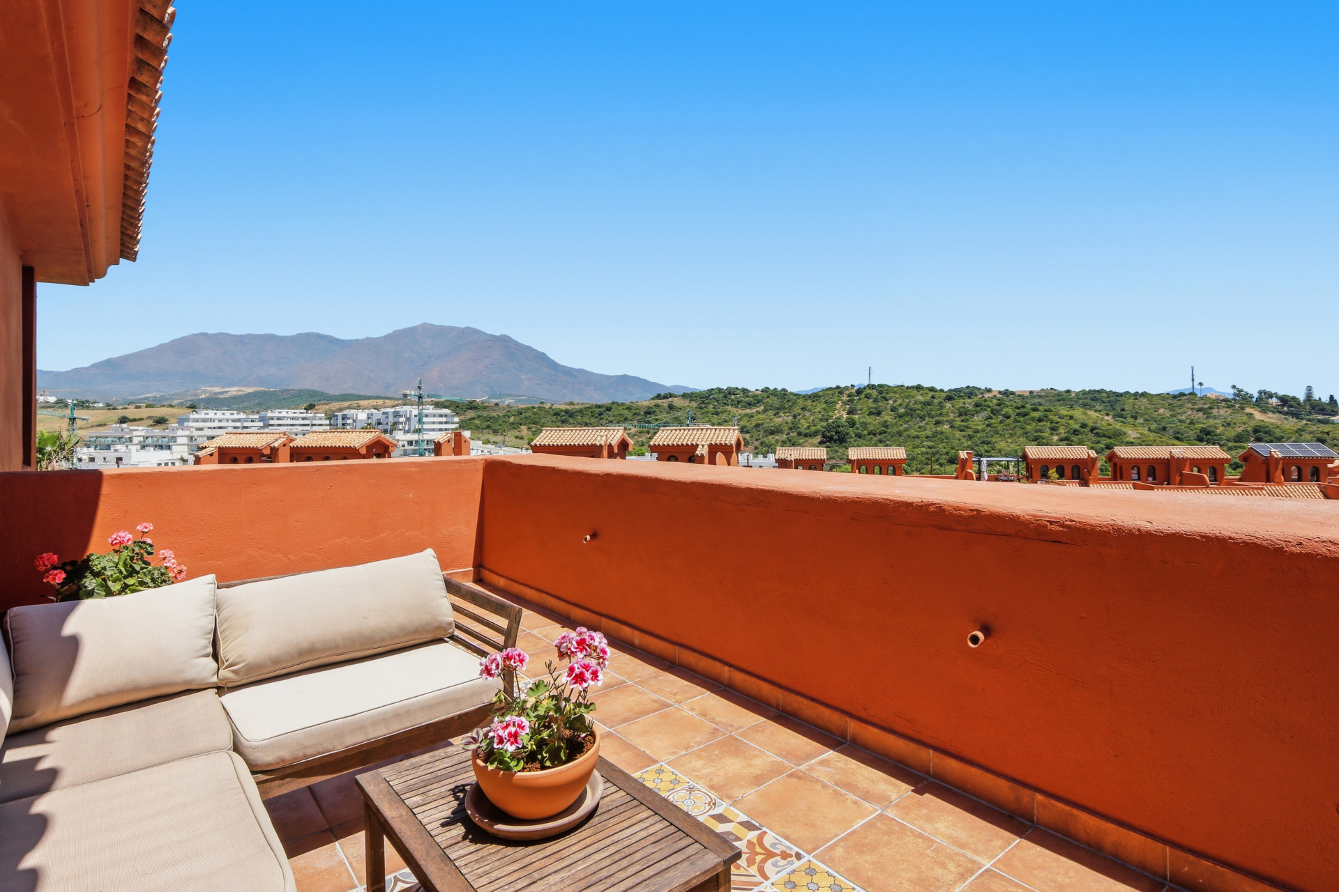 3 Bedroom Penthouse in Estepona - Photo 17