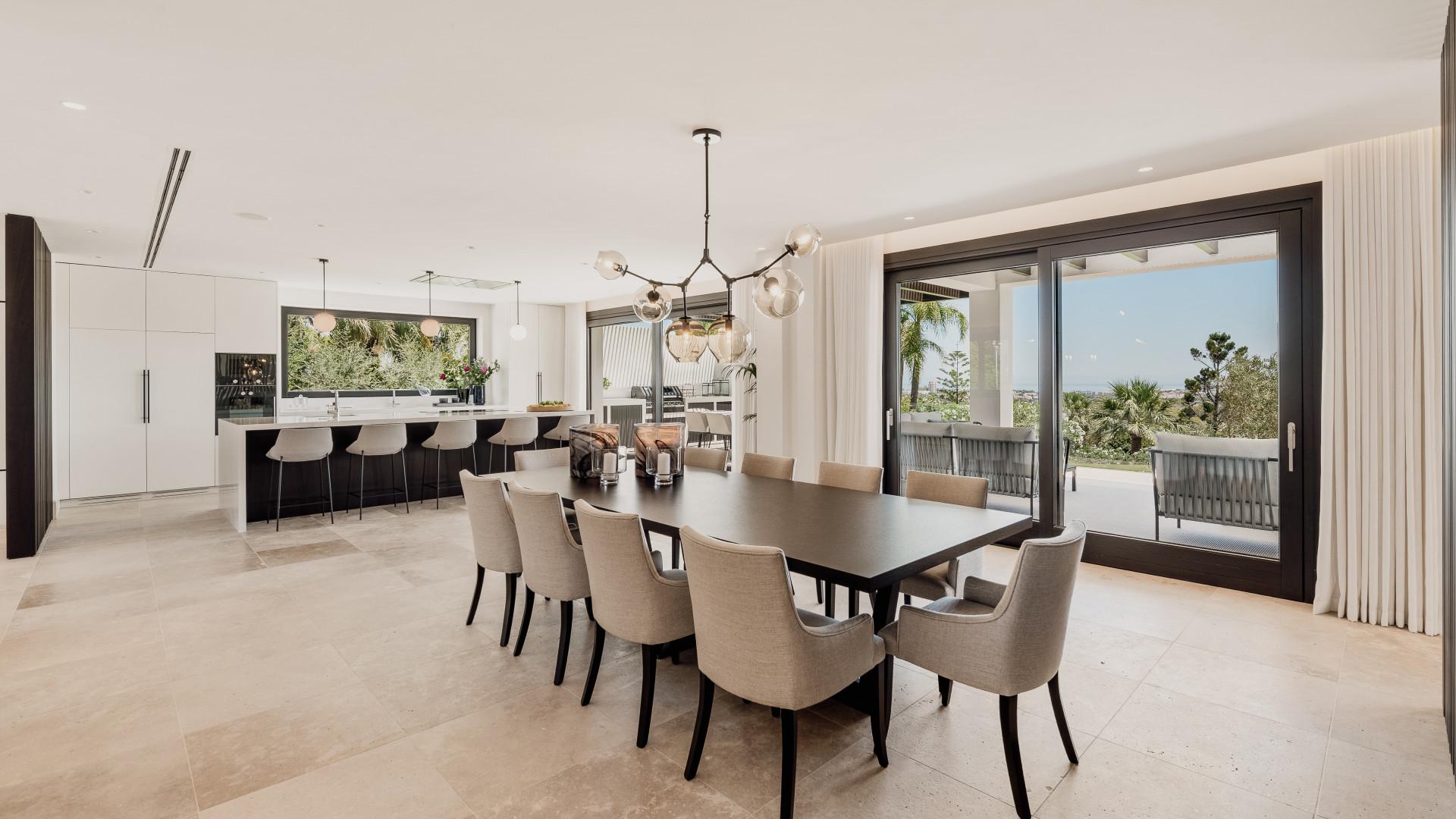 6 Bedroom Villa in Marbella - Photo 12