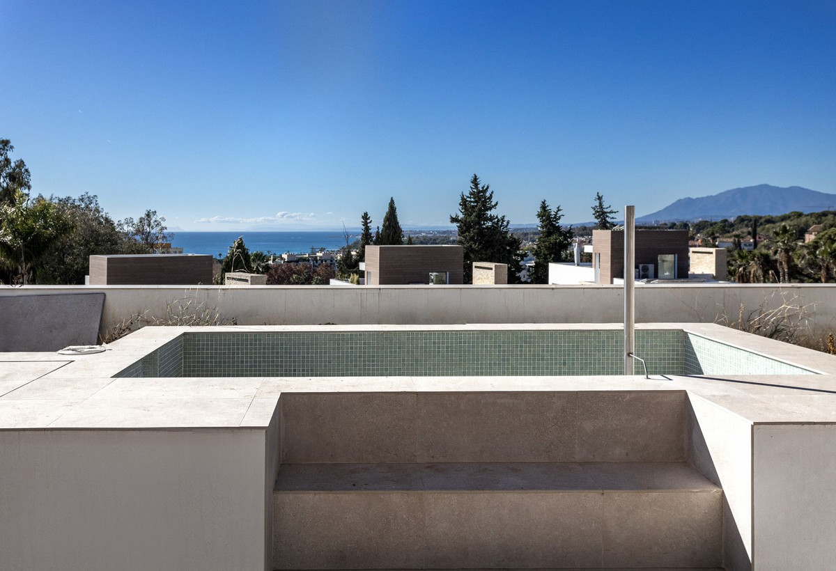 4 Bedroom Villa in Marbella - Photo 13