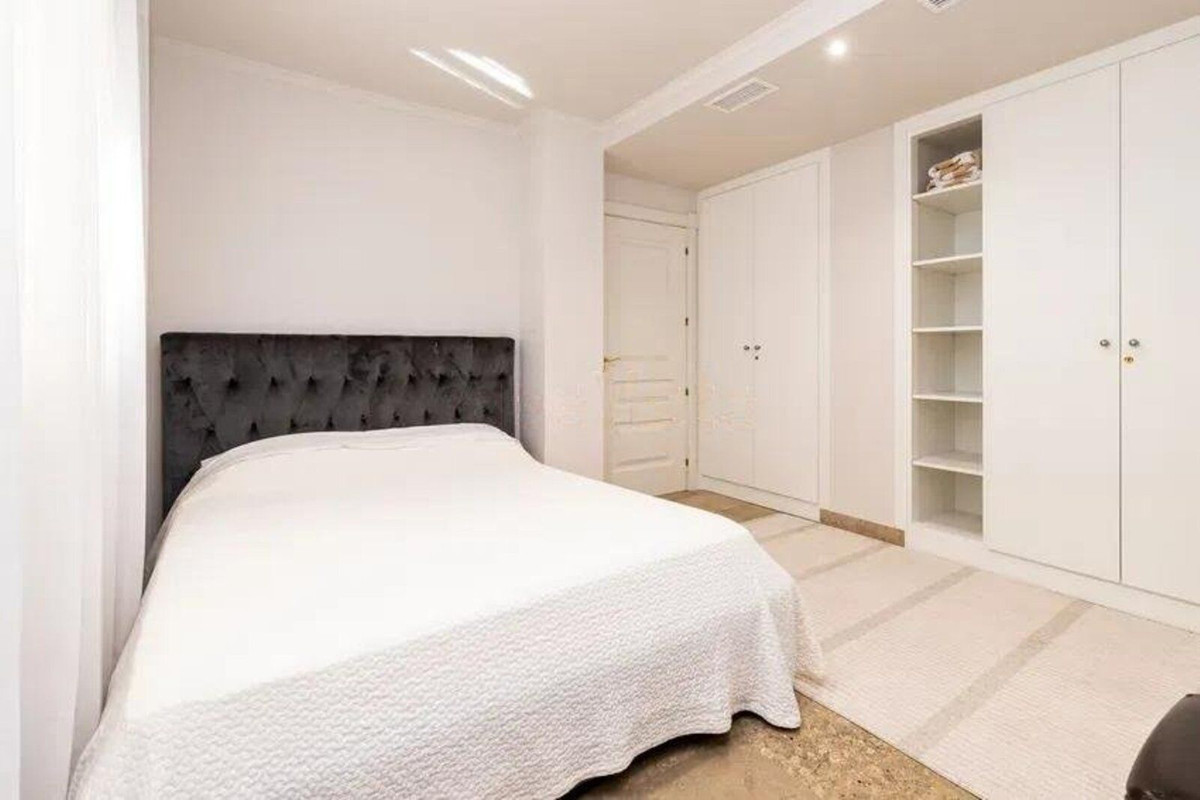 3 Bedroom Apartment in Marbella - Photo 26