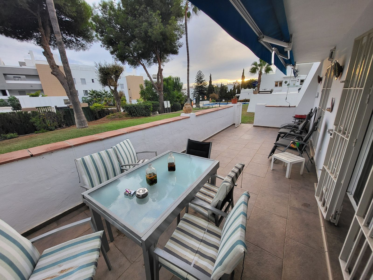 3 Bedroom Apartment in Marbella - Photo 2