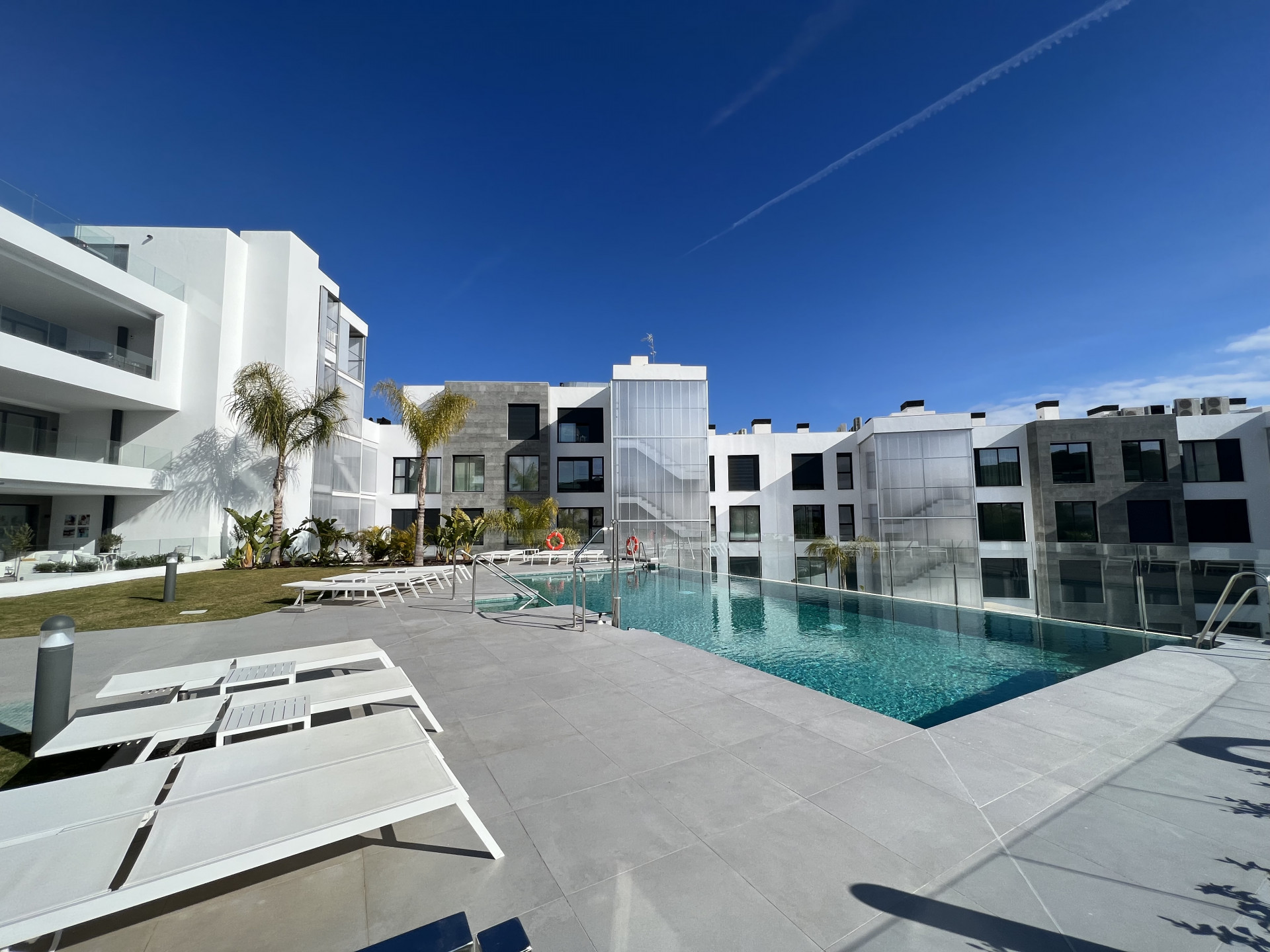 2 Bedroom Apartment in Fuengirola - Photo 9
