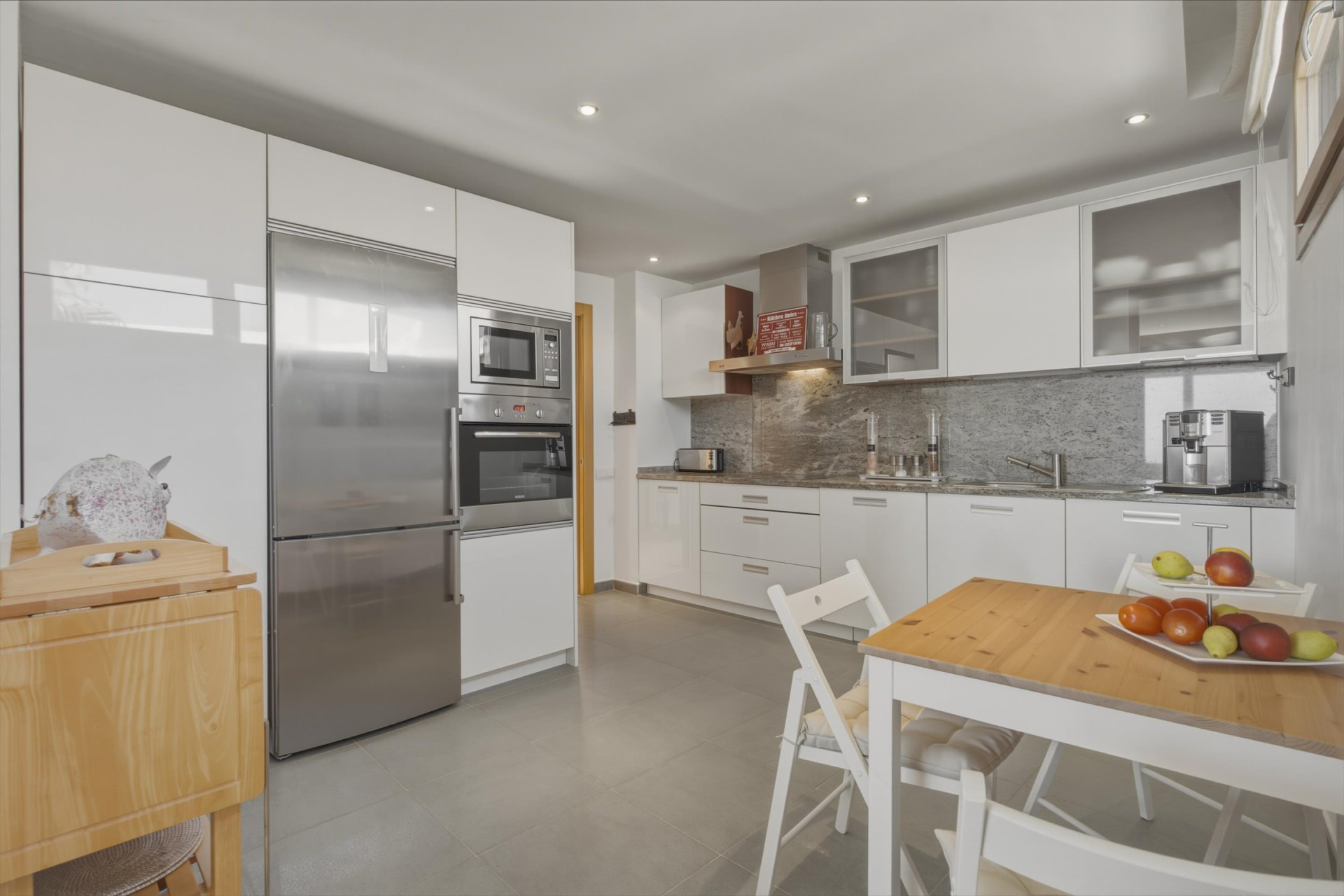 3 Bedroom Apartment in Marbella - Photo 14
