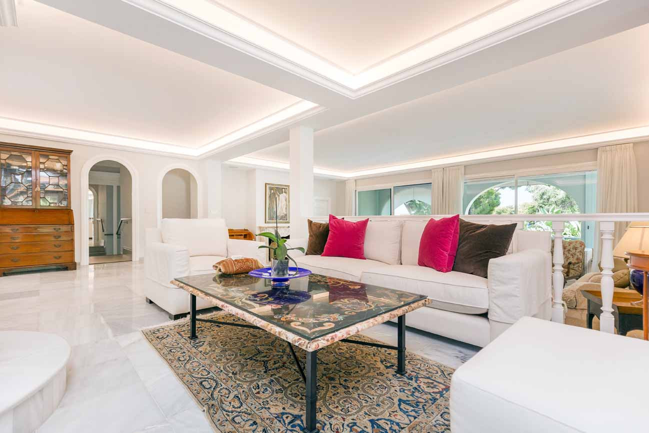 6 Bedroom Villa in Marbella - Photo 3