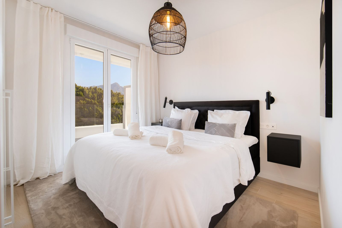 2 Bedroom Apartment in Marbella - Photo 6
