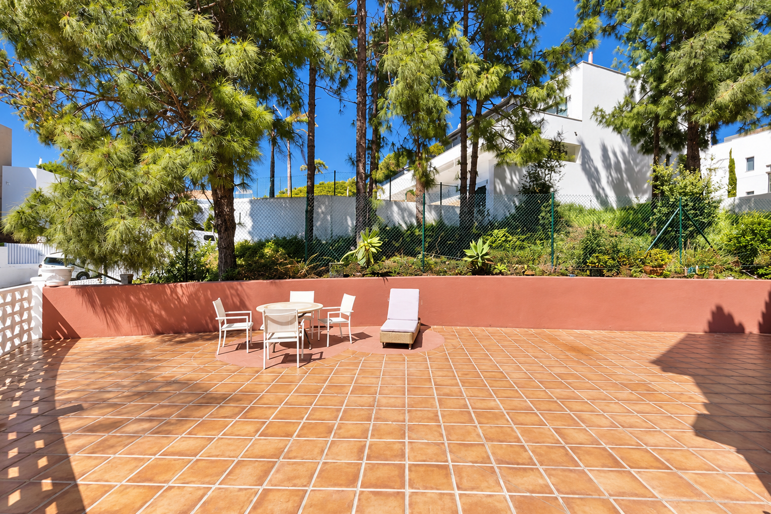 3 Bedroom Villa in Marbella - Photo 2
