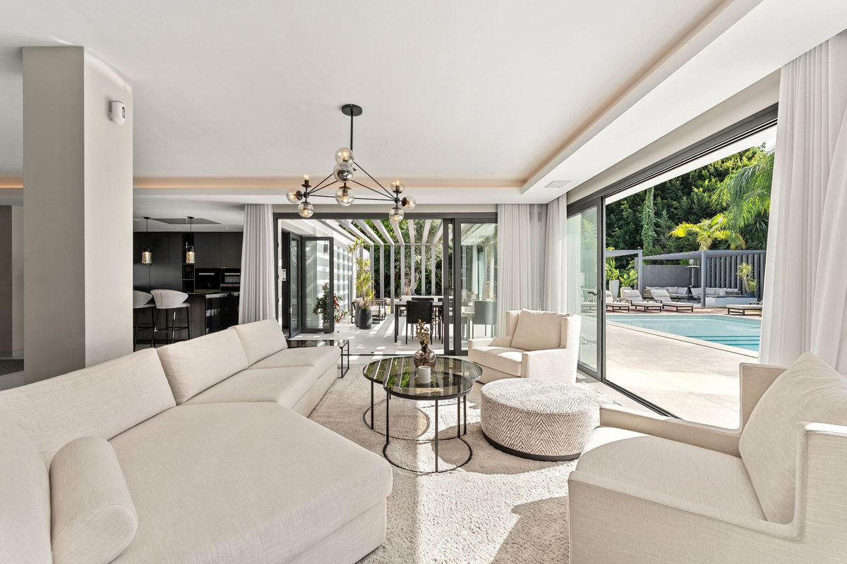 4 Bedroom Villa in Marbella - Photo 14