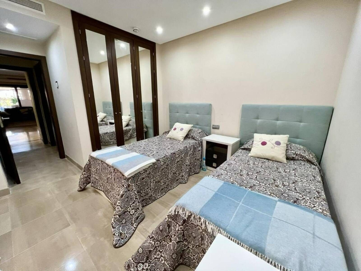2 Bedroom Apartment in Estepona - Photo 15