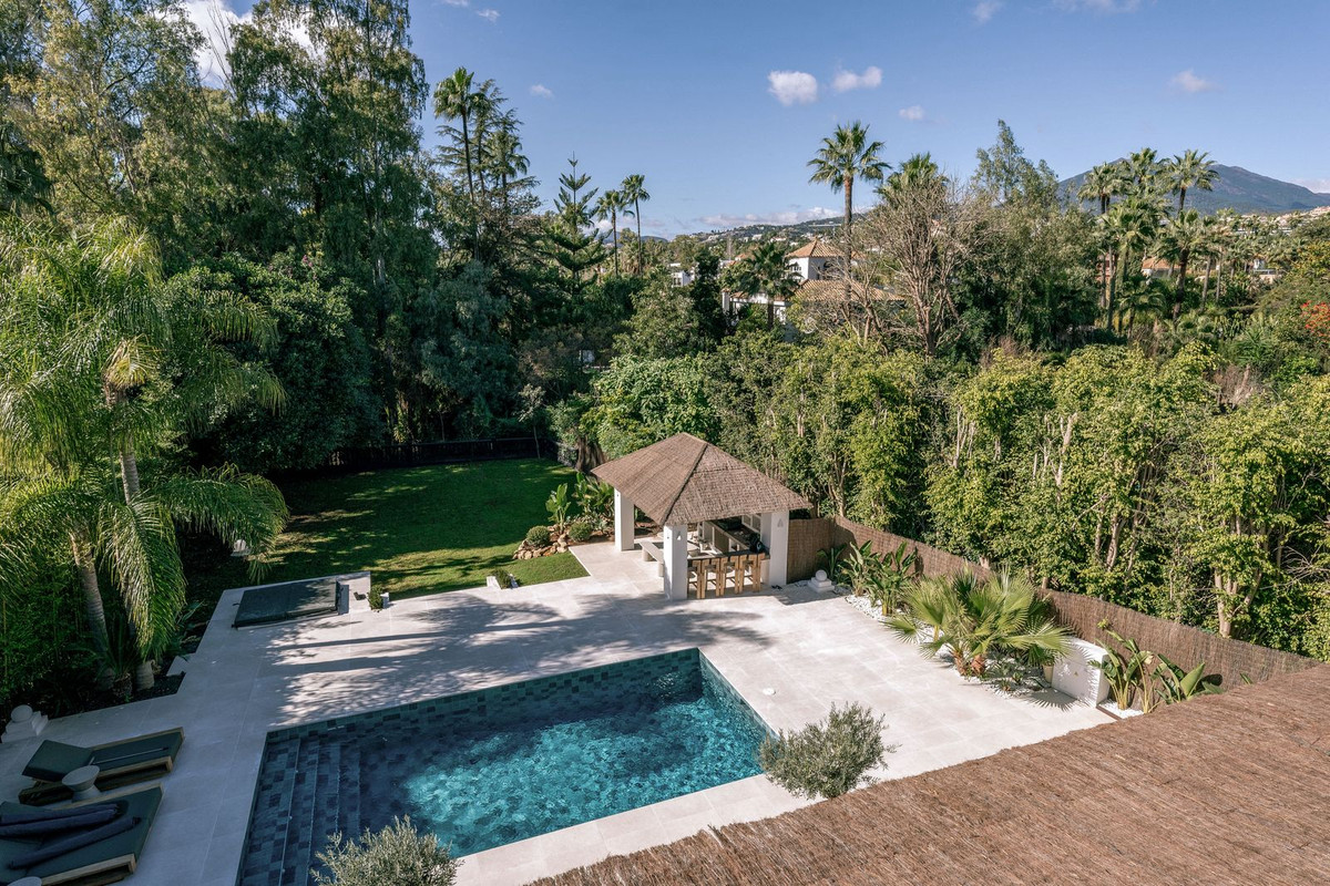 5 Bedroom Villa in Marbella - Photo 39