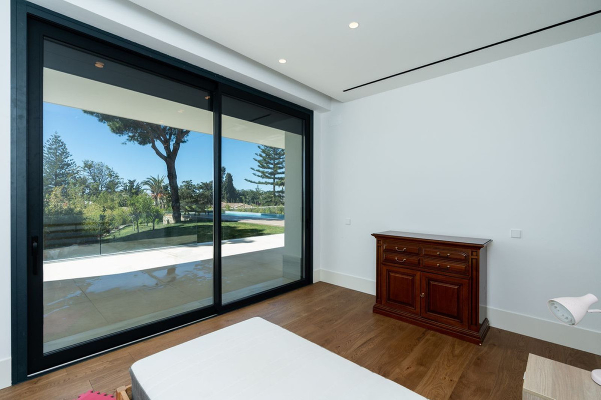 6 Bedroom Villa in Marbella - Photo 20