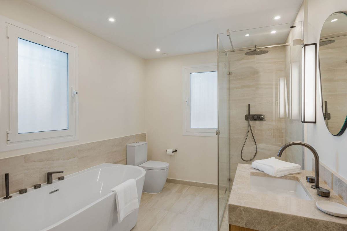 3 Bedroom Villa in Marbella - Photo 15