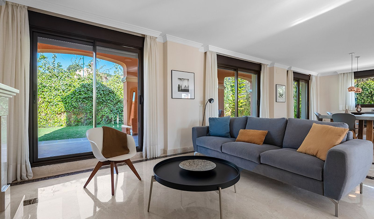 4 Bedroom Villa in Estepona - Photo 3