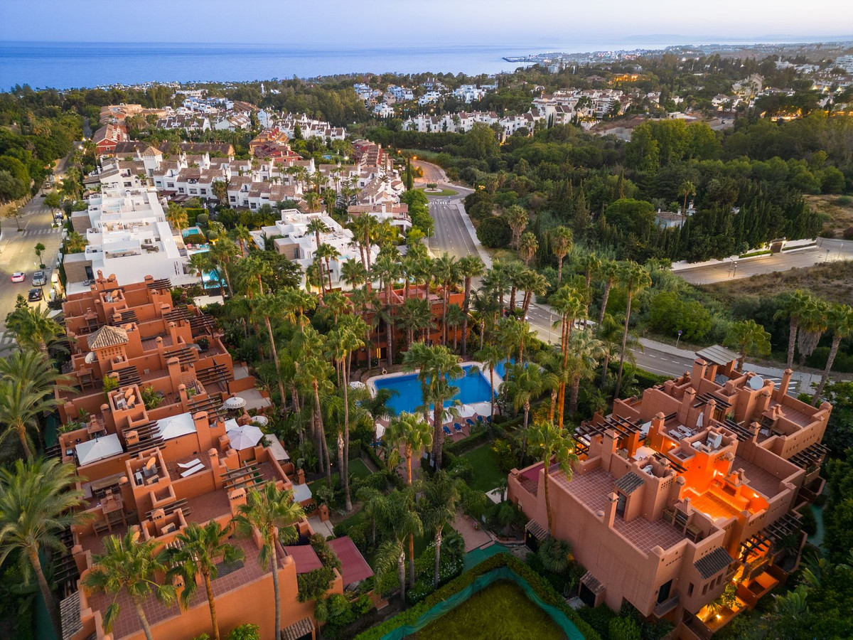 4 Bedroom Townhouse in Marbella - Photo 3