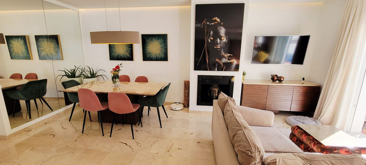 2 Bedroom Apartment in Marbella - Photo 4